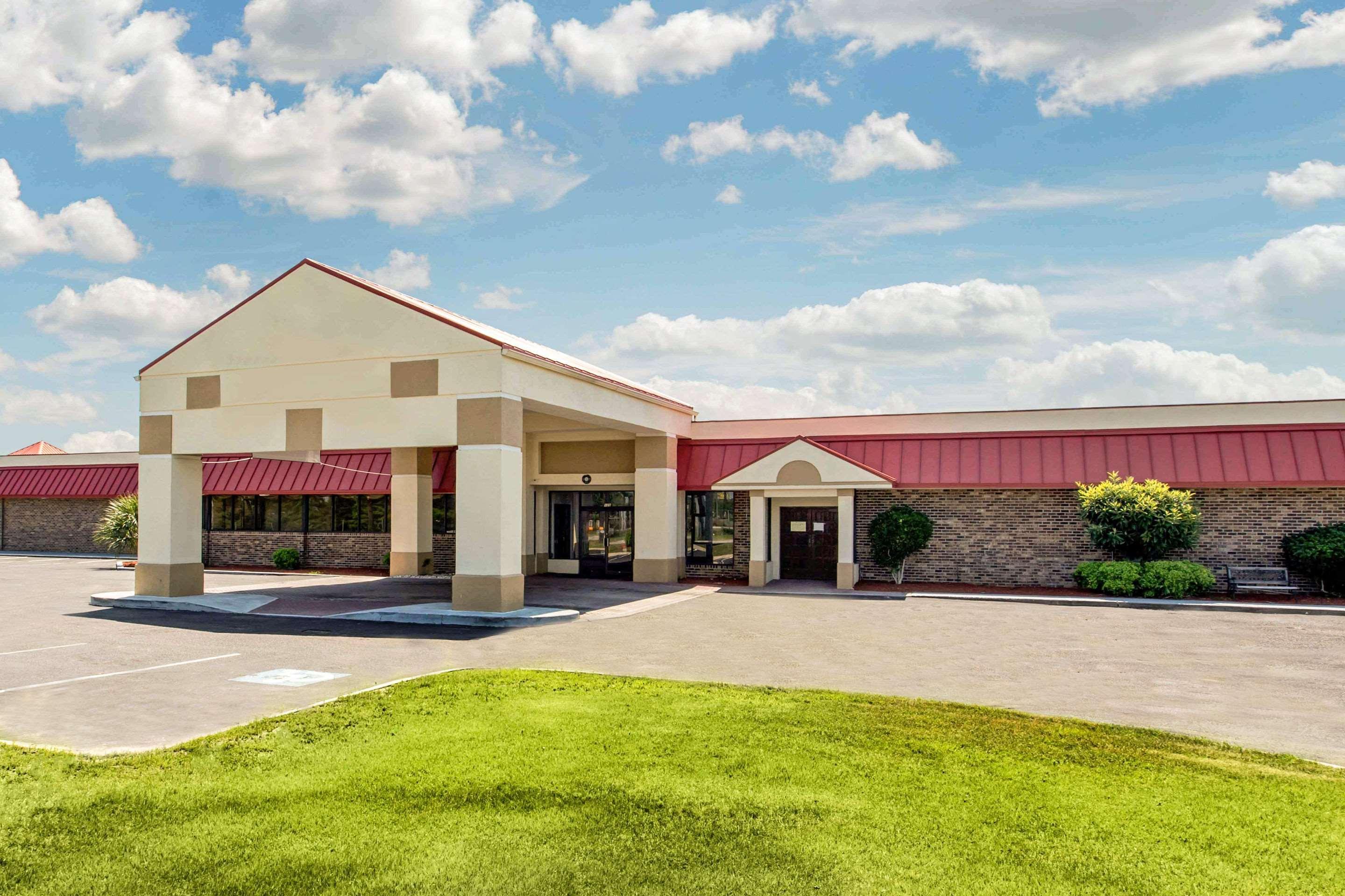 Ramada By Wyndham Santee I-95 Hotel Exterior photo